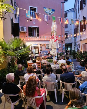 Pogovorni večer je pritegnil številne Izolane in obiskovalce (foto: JZP Izola).